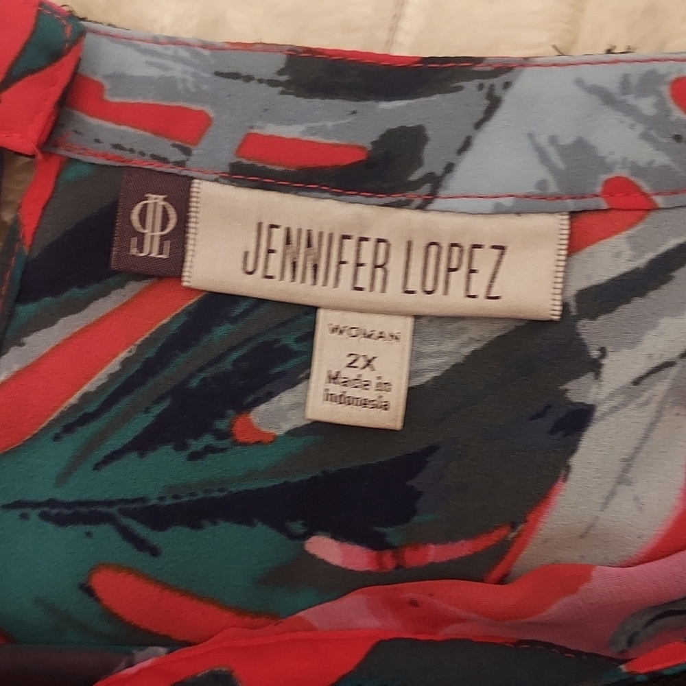 4/$18 Vibrant Tropical Sleeveless Blouse - Picture 5 of 6